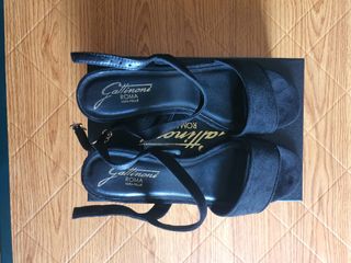 Sandali Gattinoni neri in camoscio. Taglia 39