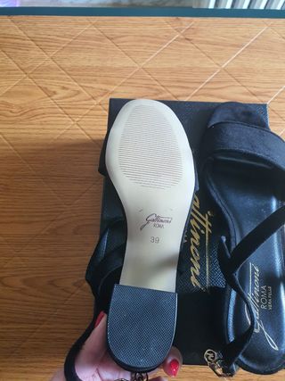 Sandali Gattinoni neri in camoscio. Taglia 39