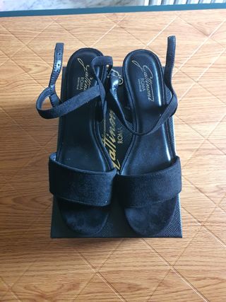 Sandali Gattinoni neri in camoscio. Taglia 39