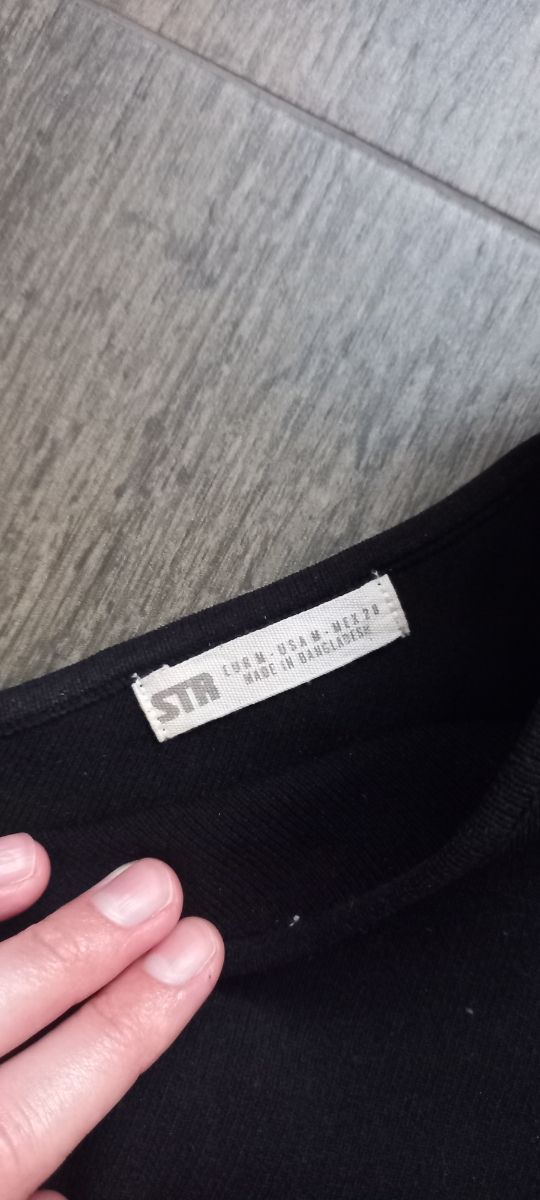 Top Stradivarius negro asimétrico talla M