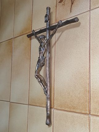 Crucifijo de metal macizo vintage, religioso