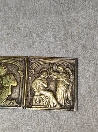 Antiguo tríptico religioso de metal escenas biblia