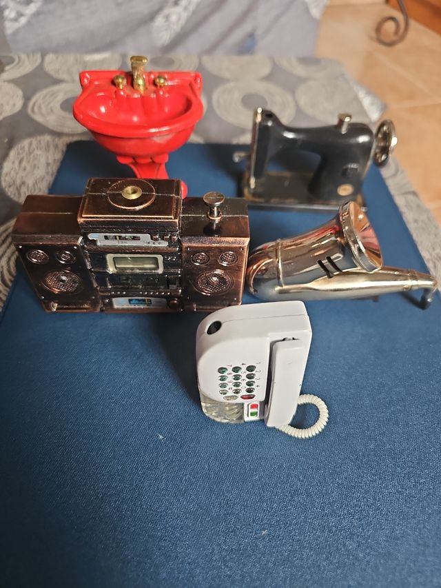 Encendedores miniatura: lavabo, máquina coser, rad