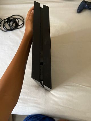 PS4 (PlayStation 4) negra