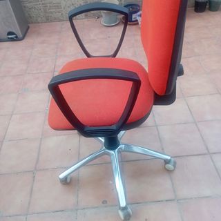 Silla oficina roja giratoria