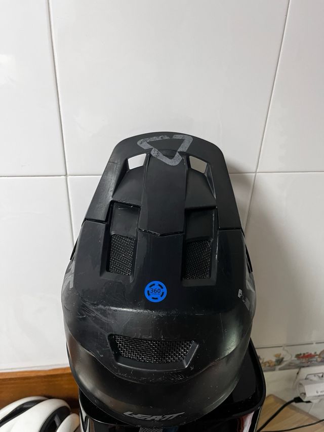 Casco Leatt MTB DH negro