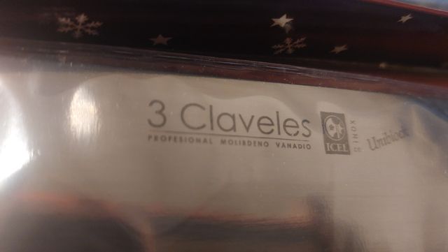 Cuchillo trinchador 3 Claveles