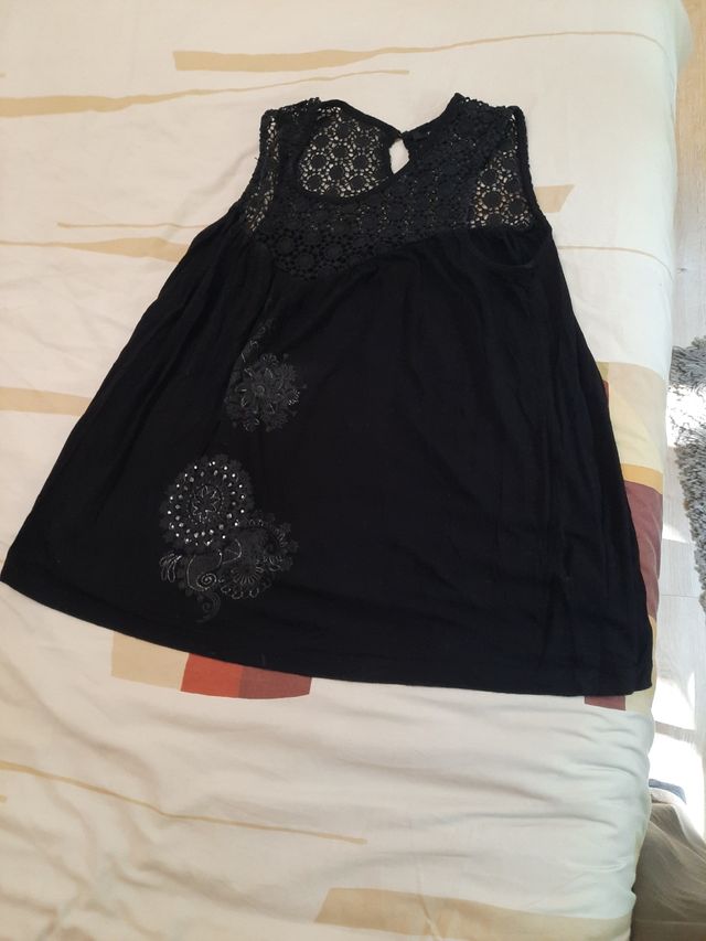 Camiseta negra Stradivarius - Talla L
