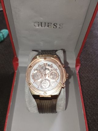 Reloj Guess dorado