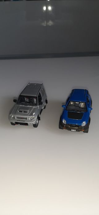 2 Coches Todoterreno: Mitsubishi escala 1/43