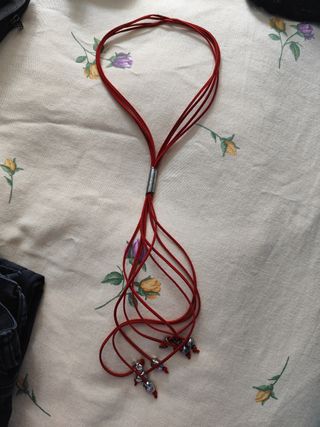 Collar rojo calaveras morado corazón zen ancla can