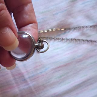 Collar con lupa antigua, indumentaria tradicional