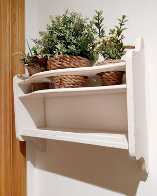 Estantería blanca de madera