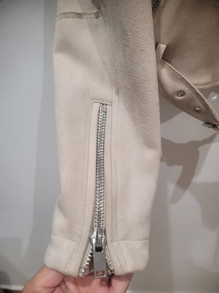 Chaqueta ante beige Stradivarius