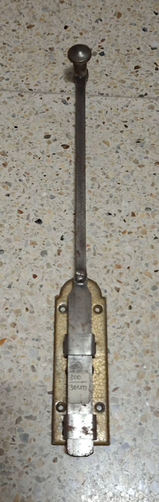 Pasador puerta antiguo