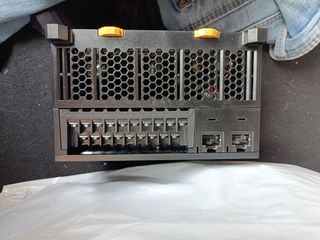 Controlador lógico OMRON CP2E