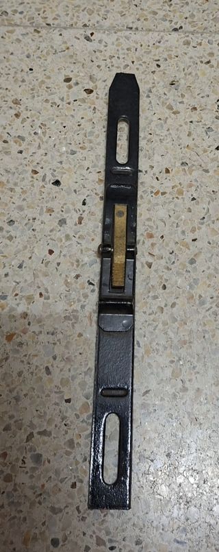 Pasadore puerta metálica