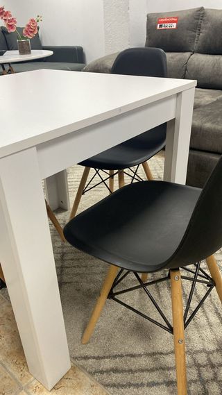 Mesa blanca 80x80 + 4 sillas nórdicas Negras
