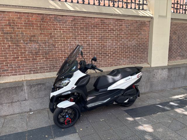 Piaggio MP3 400 