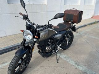 Moto Rieju Century 125cc color cobre