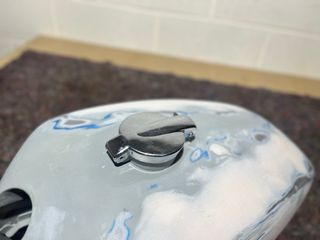 Depósito moto Suzuki - vintage