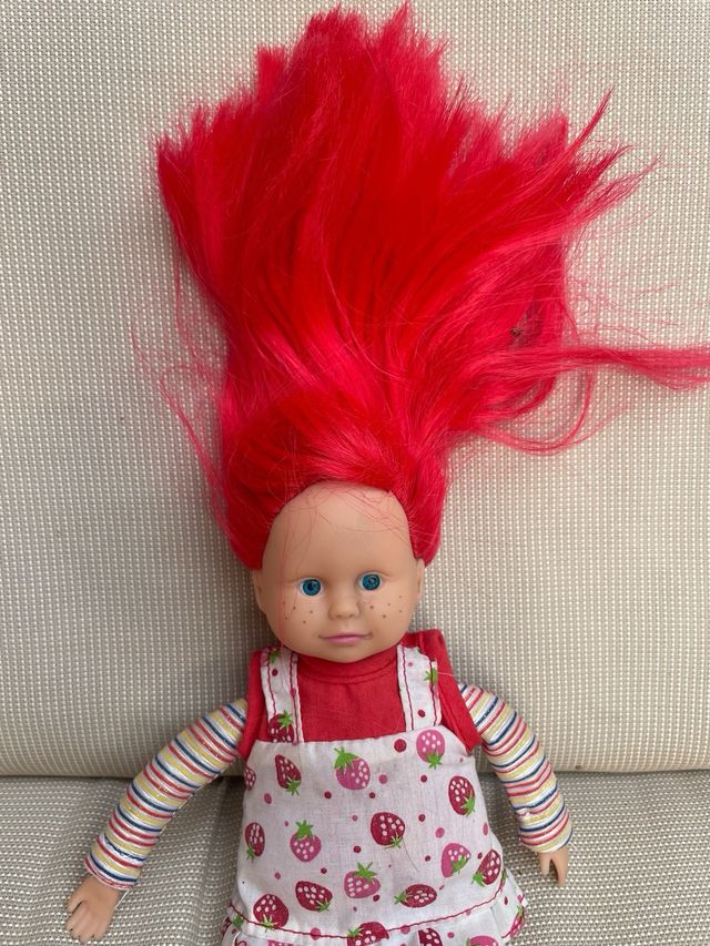 Muñeca tarta de fresa o pipi de medias largas