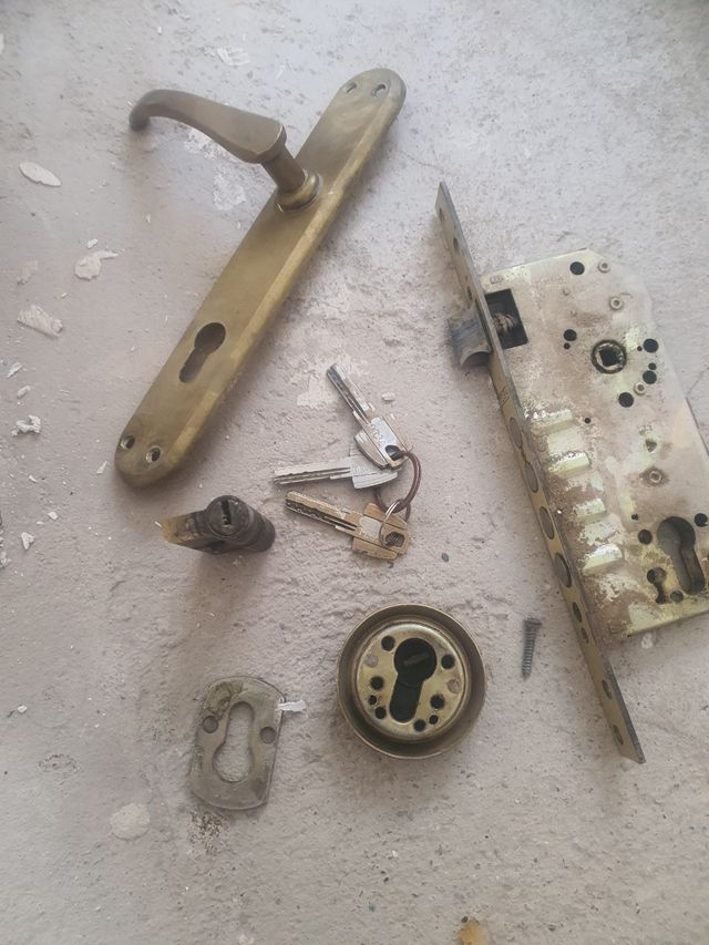 Cerradura Tesa + 3 llaves