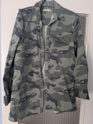 Camisa militar tachuelas