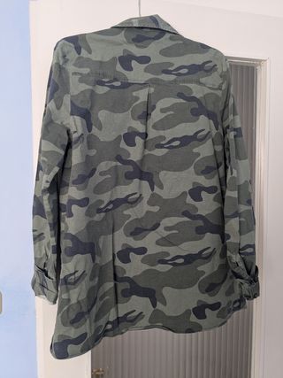Camisa militar tachuelas