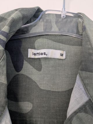 Camisa militar tachuelas