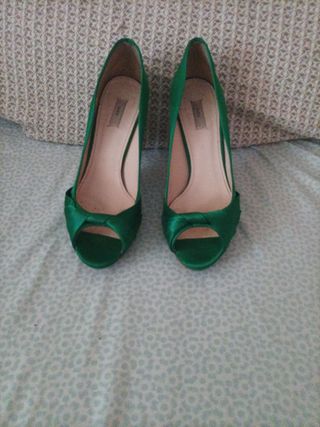 Zapatos Zara salón verde fiesta,solo un uso