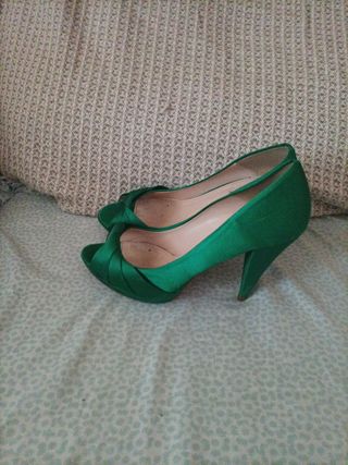 Zapatos Zara salón verde fiesta,solo un uso