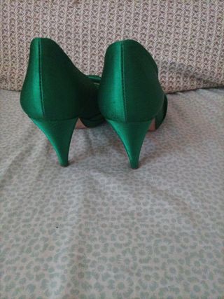 Zapatos Zara salón verde fiesta,solo un uso