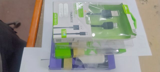 Caricatore USB 4 porte + 3 cavi