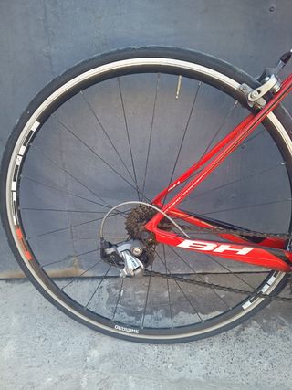BH G6 Bicicleta Carretera Shimano 105