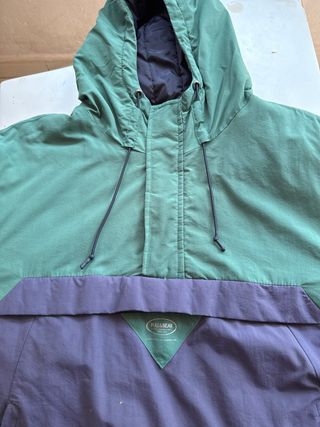 Chaqueta chubasquero Pull & Bear impermeable