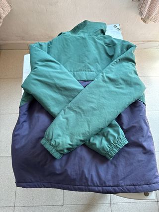Chaqueta chubasquero Pull & Bear impermeable