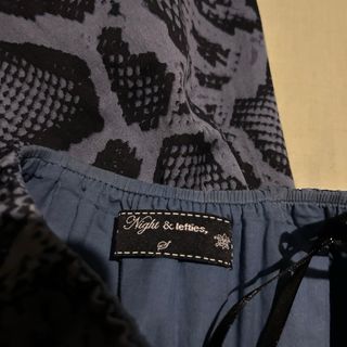 Vestido tubo serpiente gris