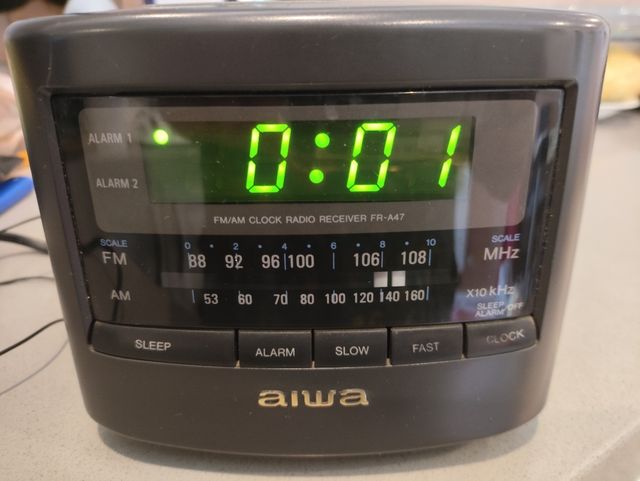 Radio despertador Aiwa - Reloj digital