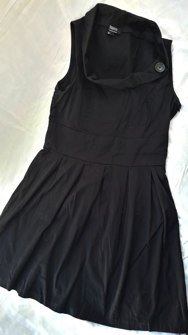 Vestido Preto c/ Botão Blanco Tam M