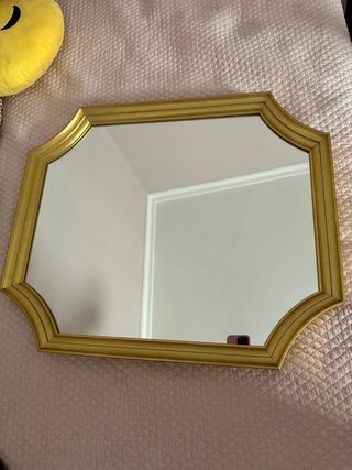 Espejo dorado con marco de 53x63cm