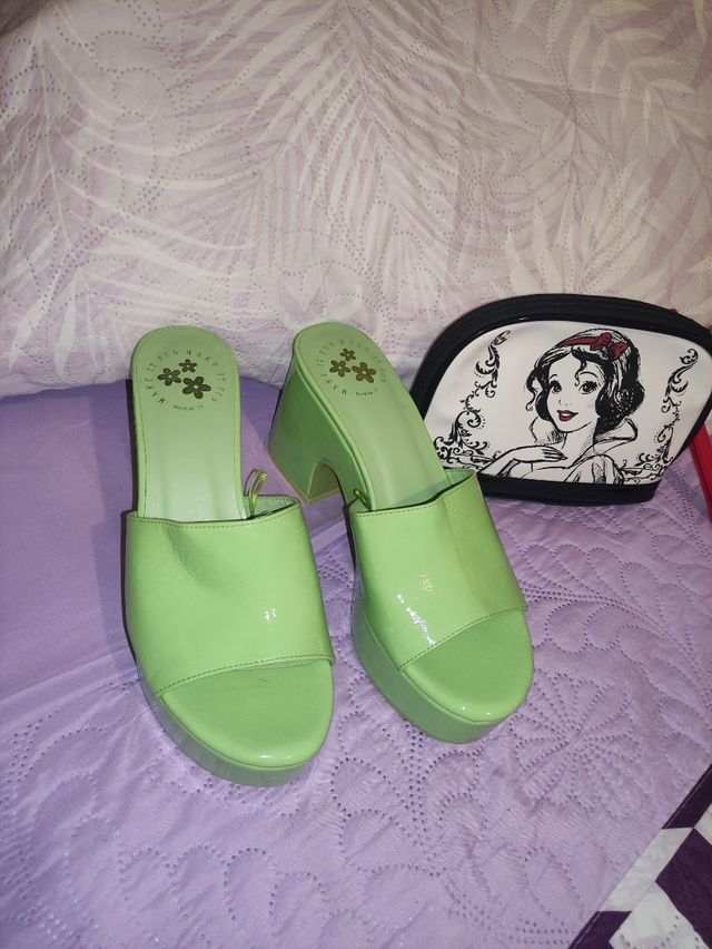 Zuecos plataforma verdes - talla 37,5 sin el bolsi