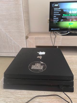 PS4 (PlayStation 4) 1TB + mando y Fc25