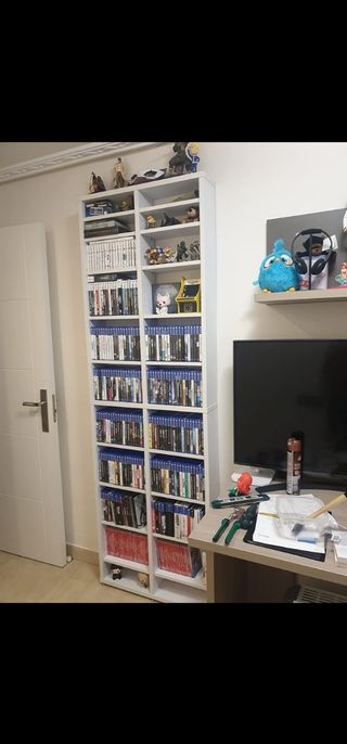 Estanteria de salon blanca.