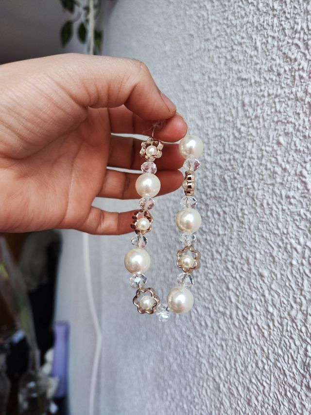 Pulsera perlas y flores