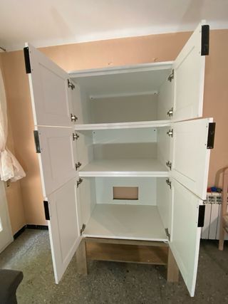 Armario blanco madera. Valor compra € 240.