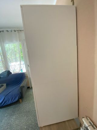 Armario blanco madera. Valor compra € 240.