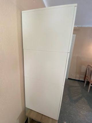 Armario blanco madera. Valor compra € 240.