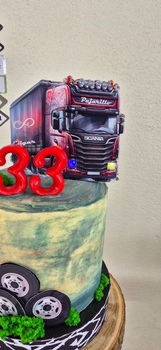 Tarta Camión 33 años