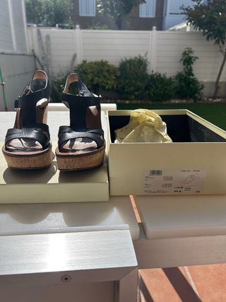 Sandalias cuña bimba y lola negras